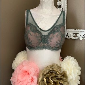 Victoria’s Secret green lace push up bra
